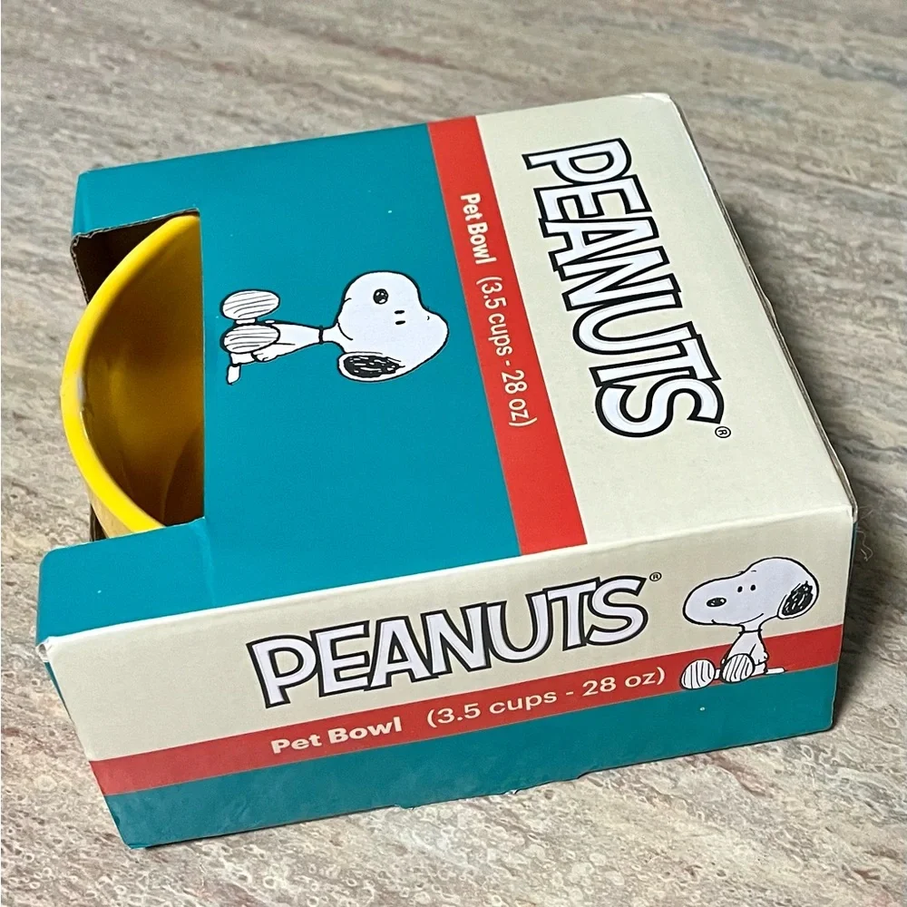 NIB Peanuts Pet bowl